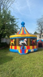 f483afc8 0145 4e78 ab55 610f2add4f43 1733865879 Carousel Bounce house